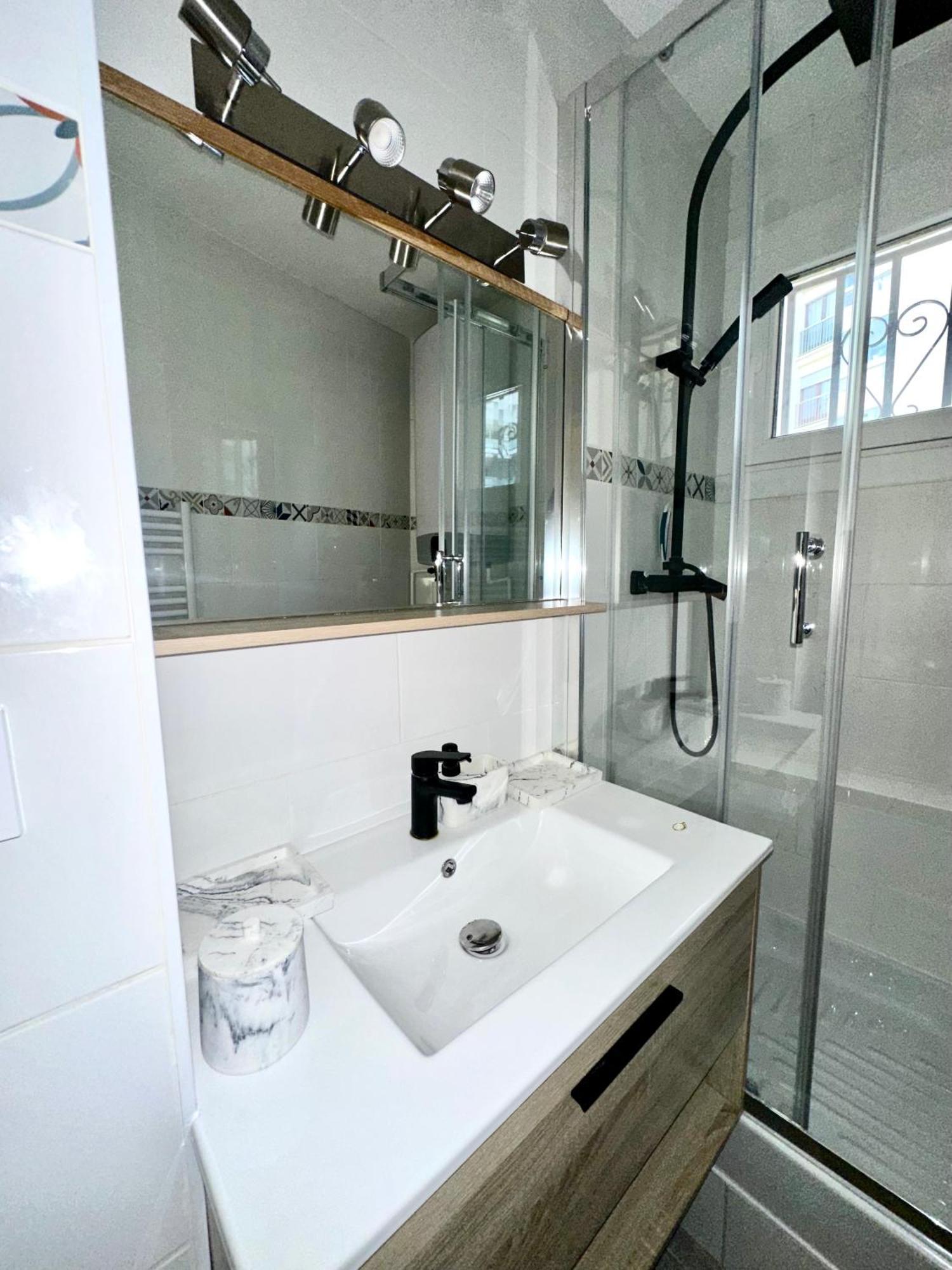 Magnifique Studio Lumineux Et Confortable Au Coeur Du Centre-Ville De Тулон Екстериор снимка