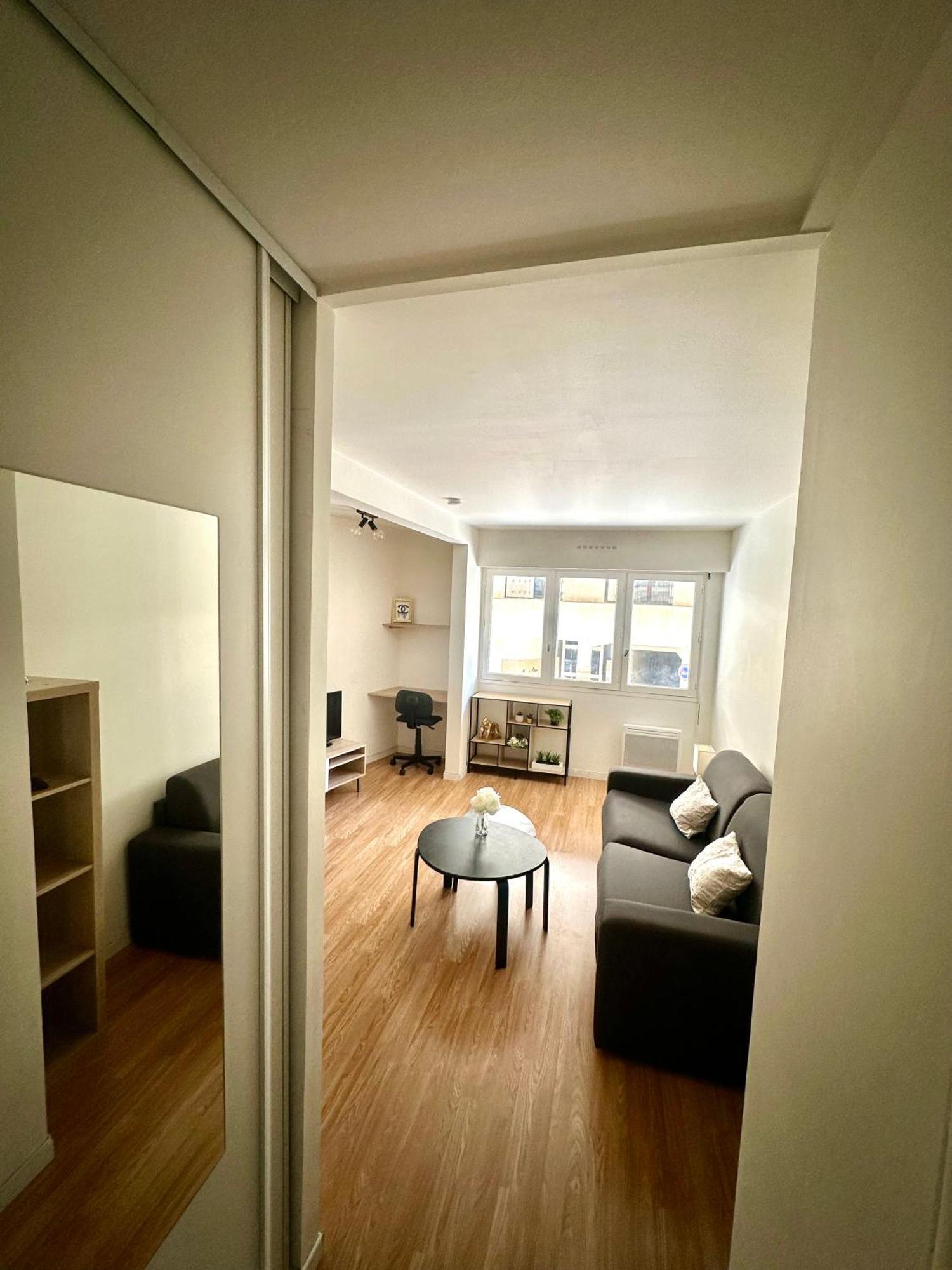 Magnifique Studio Lumineux Et Confortable Au Coeur Du Centre-Ville De Тулон Екстериор снимка